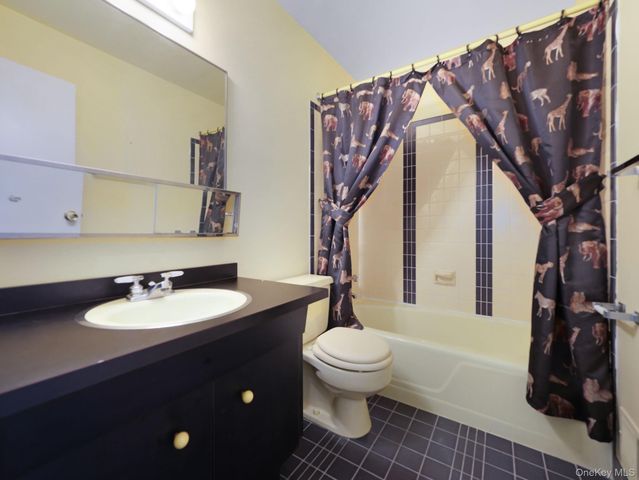 6 Pennington Way, Spring Valley, NY 10977