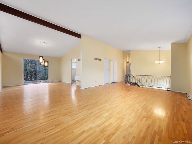 6 Pennington Way, Spring Valley, NY 10977