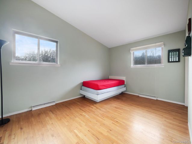 6 Pennington Way, Spring Valley, NY 10977