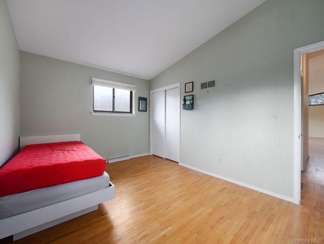 6 Pennington Way, Spring Valley, NY 10977