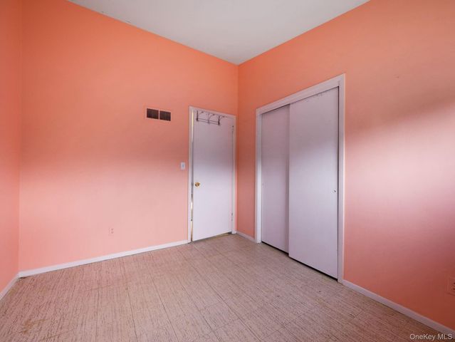 6 Pennington Way, Spring Valley, NY 10977