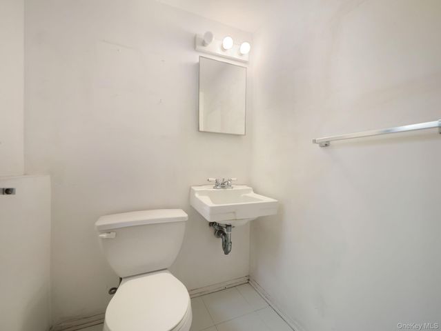 6 Pennington Way, Spring Valley, NY 10977