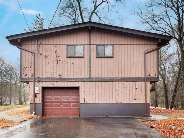 6 Pennington Way, Spring Valley, NY 10977