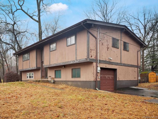 6 Pennington Way, Spring Valley, NY 10977