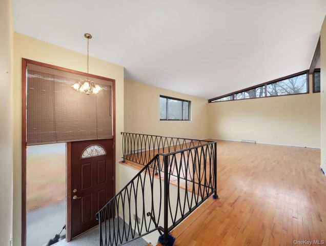 6 Pennington Way, Spring Valley, NY 10977