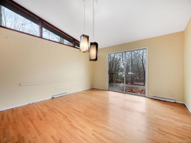 6 Pennington Way, Spring Valley, NY 10977