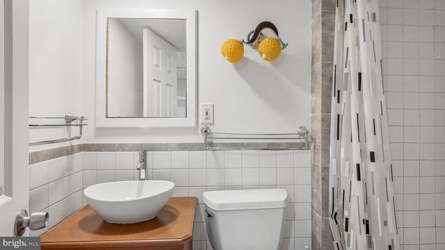 246 WEMBLY RD, Upper Darby, PA 19082