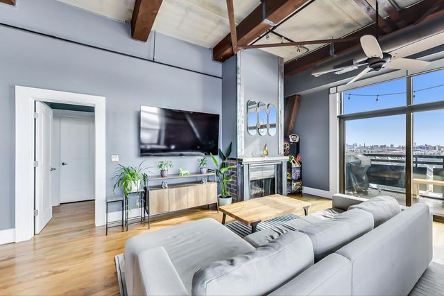 1735 W Diversey Parkway 610, Chicago, IL 60614