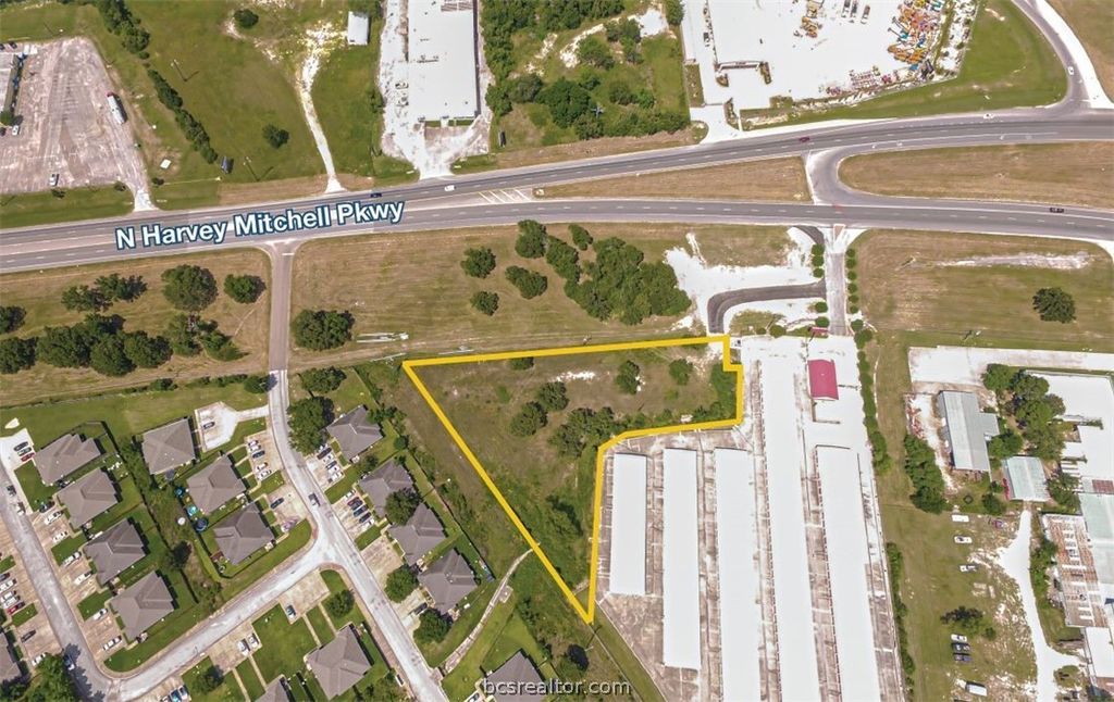 753 North Harvey Mitchell Parkway, Bryan, TX 77807 — exterior
