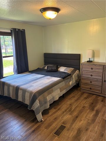 2276 Lodge Road SW, Sherrodsville, OH 44675