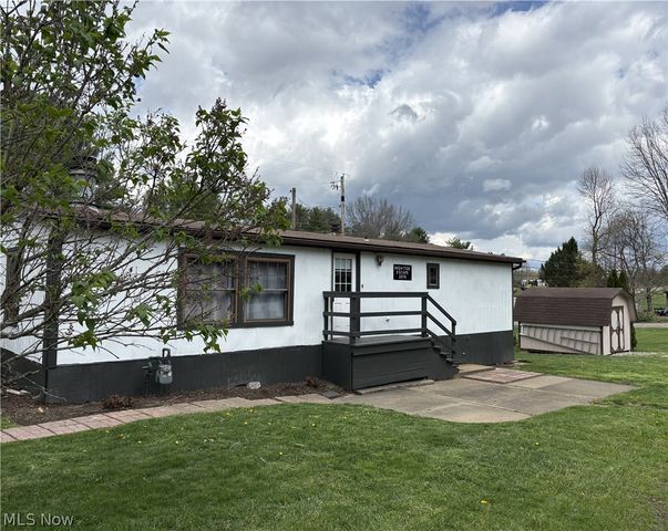 2276 Lodge Road SW, Sherrodsville, OH 44675