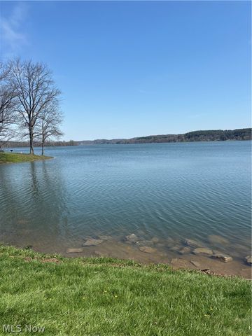 2276 Lodge Road SW, Sherrodsville, OH 44675