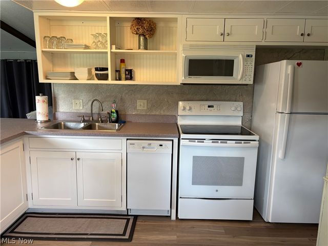 2276 Lodge Road SW, Sherrodsville, OH 44675