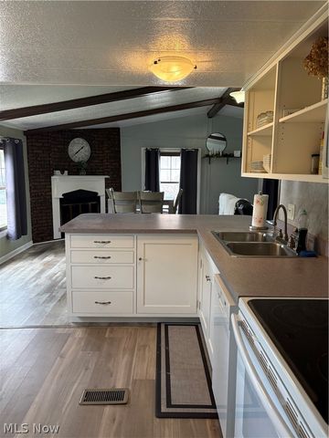 2276 Lodge Road SW, Sherrodsville, OH 44675