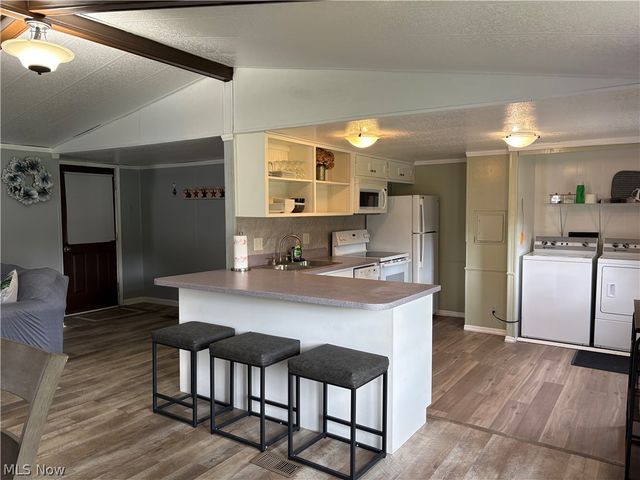 2276 Lodge Road SW, Sherrodsville, OH 44675