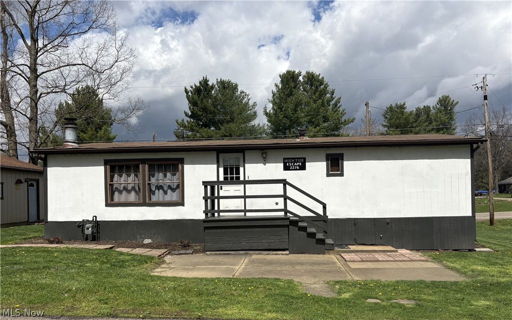 2276 Lodge Road SW, Sherrodsville, OH 44675