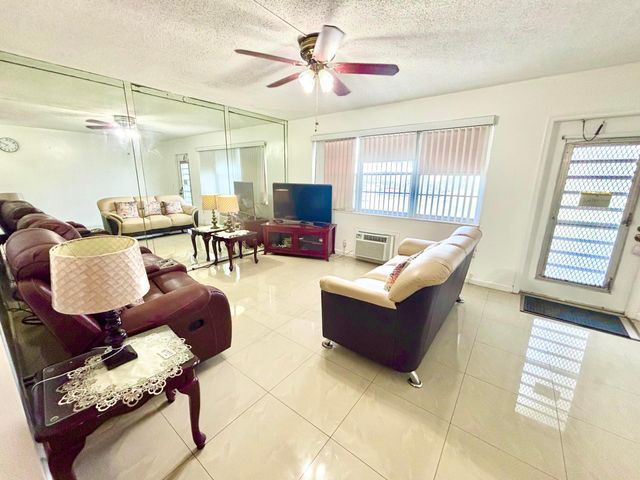 203 Farnham I 203, Deerfield Beach, FL 33442