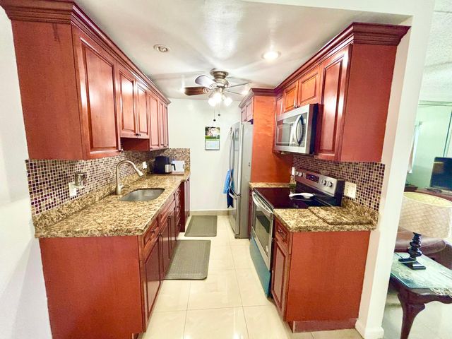 203 Farnham I 203, Deerfield Beach, FL 33442