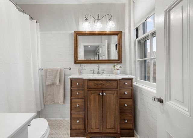 65 Commonwealth Ave 6B, Boston, MA 02116