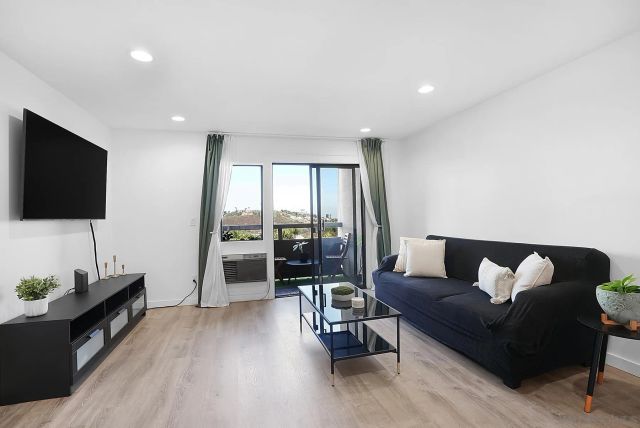 6930 Hyde Park Dr 218, San Diego, CA 92119