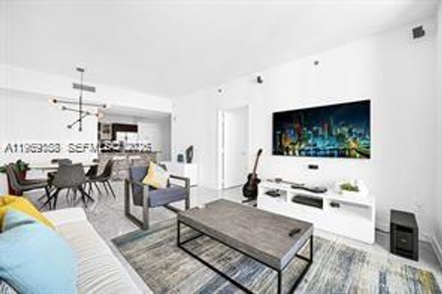 950 Brickell Bay Dr 3605, Miami, FL 33131