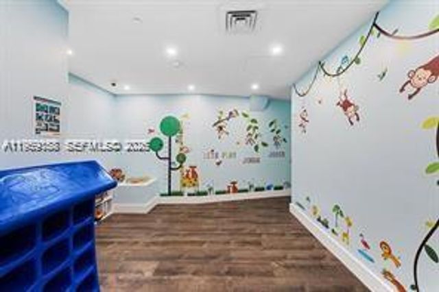 950 Brickell Bay Dr 3605, Miami, FL 33131