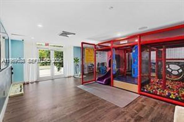 950 Brickell Bay Dr 3605, Miami, FL 33131