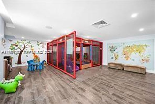 950 Brickell Bay Dr 3605, Miami, FL 33131