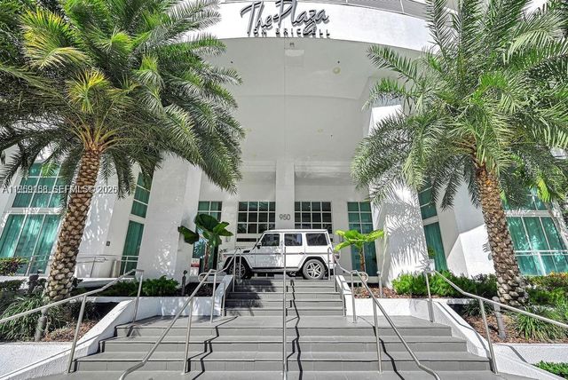 950 Brickell Bay Dr 3605, Miami, FL 33131