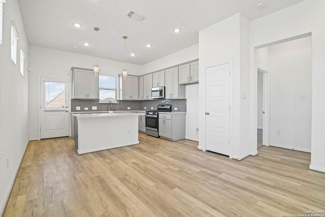 2610 River Pointe, San Antonio, TX 78245