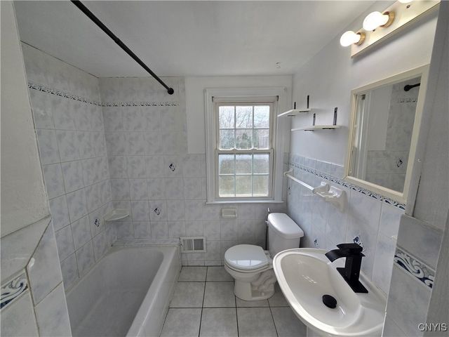 532 Orwood Place, Salina, NY 13208