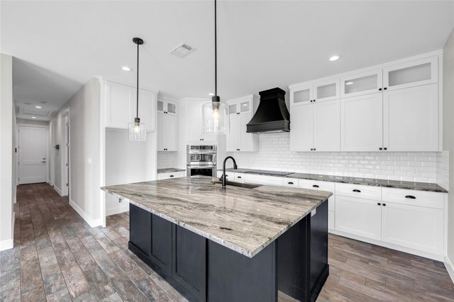 3205 Douglas DR, Horseshoe Bay, TX 78657