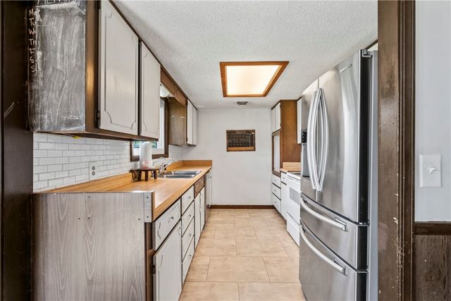 18936 Rockhill Drive, Siloam Springs, AR 72761