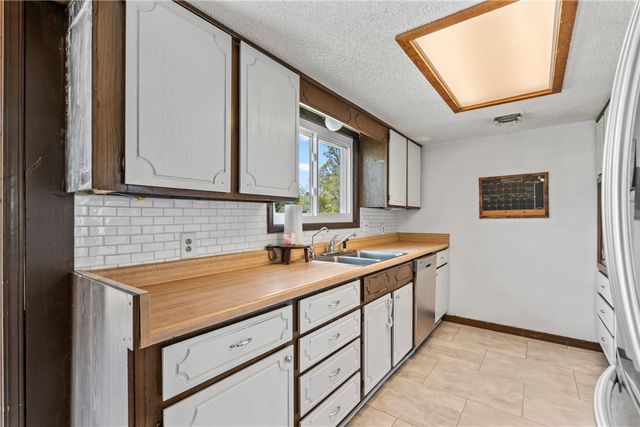 18936 Rockhill Drive, Siloam Springs, AR 72761