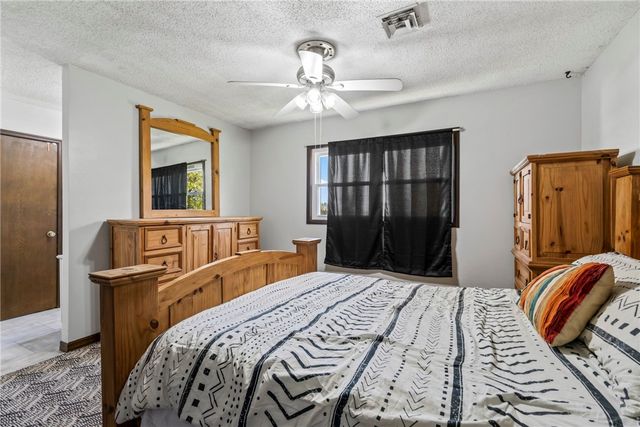 18936 Rockhill Drive, Siloam Springs, AR 72761