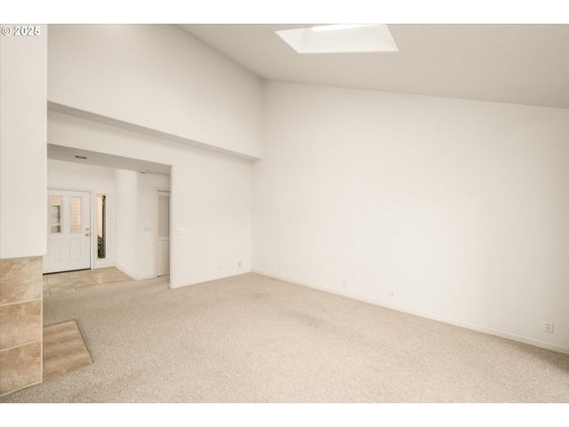 370 MAGNOLIA Dr, Creswell, OR 97426