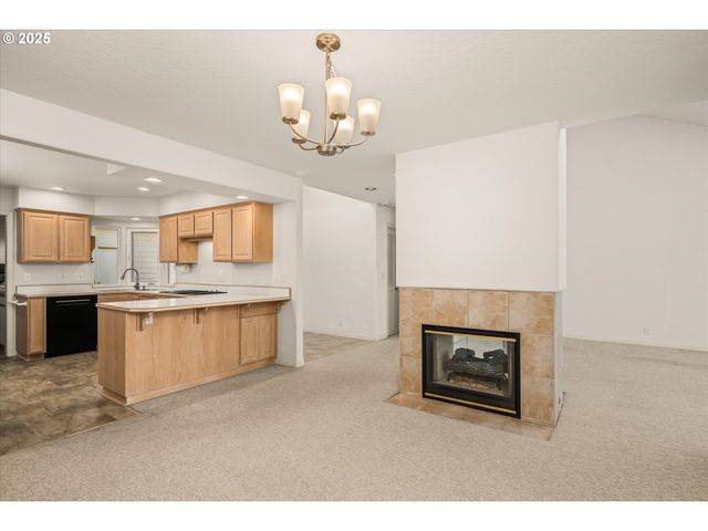 370 MAGNOLIA Dr, Creswell, OR 97426