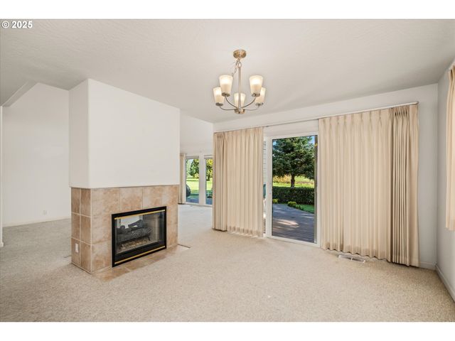 370 MAGNOLIA Dr, Creswell, OR 97426