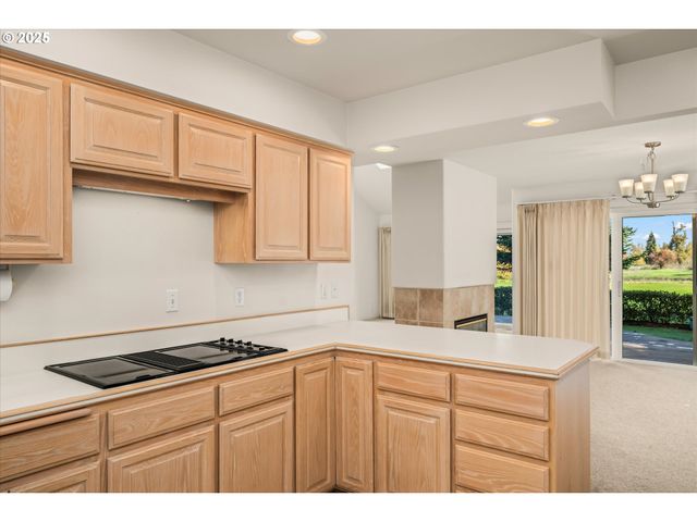 370 MAGNOLIA Dr, Creswell, OR 97426