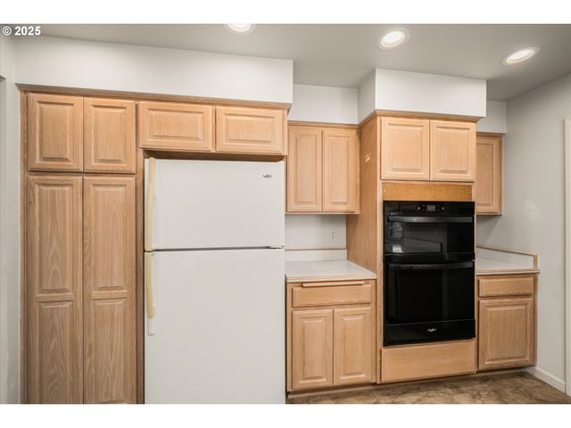 370 MAGNOLIA Dr, Creswell, OR 97426