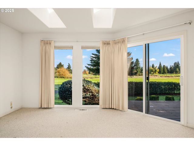 370 MAGNOLIA Dr, Creswell, OR 97426