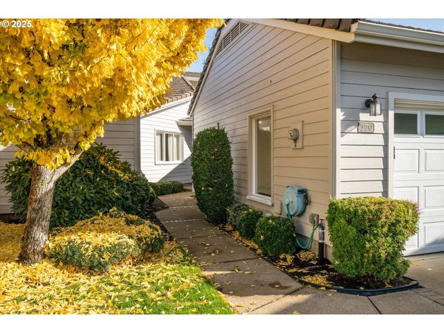 370 MAGNOLIA Dr, Creswell, OR 97426