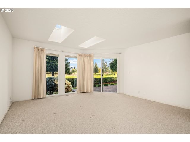 370 MAGNOLIA Dr, Creswell, OR 97426