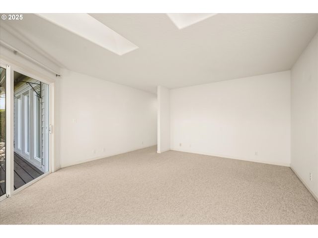 370 MAGNOLIA Dr, Creswell, OR 97426