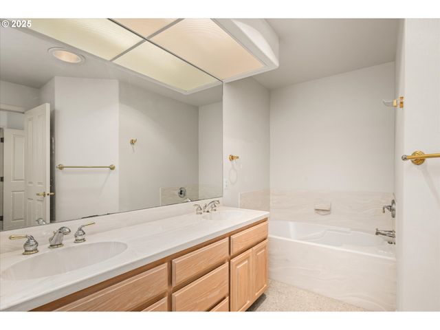 370 MAGNOLIA Dr, Creswell, OR 97426