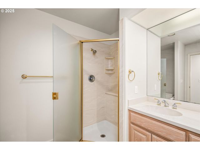 370 MAGNOLIA Dr, Creswell, OR 97426