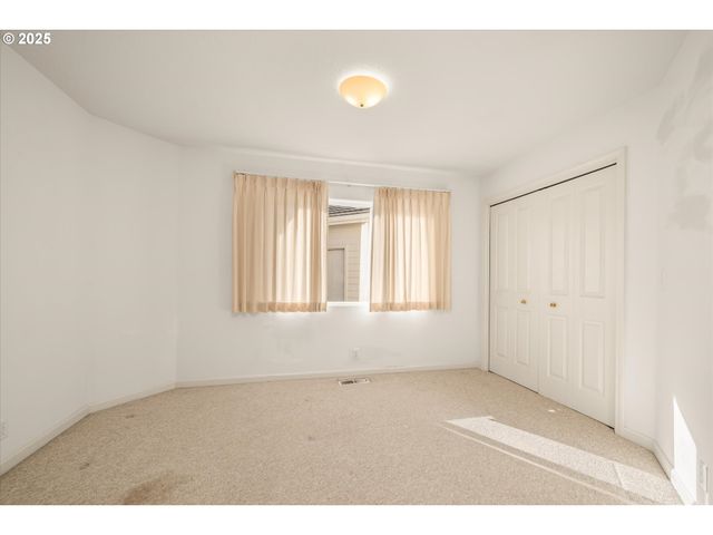 370 MAGNOLIA Dr, Creswell, OR 97426