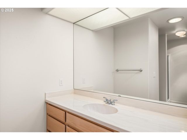 370 MAGNOLIA Dr, Creswell, OR 97426