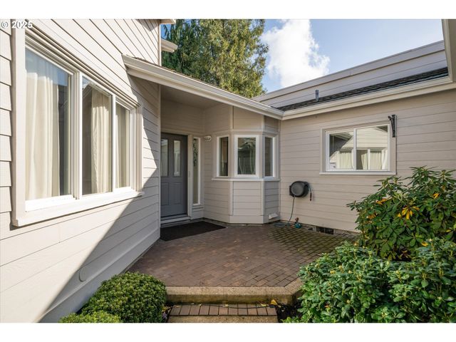 370 MAGNOLIA Dr, Creswell, OR 97426