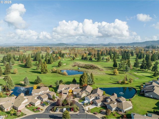 370 MAGNOLIA Dr, Creswell, OR 97426